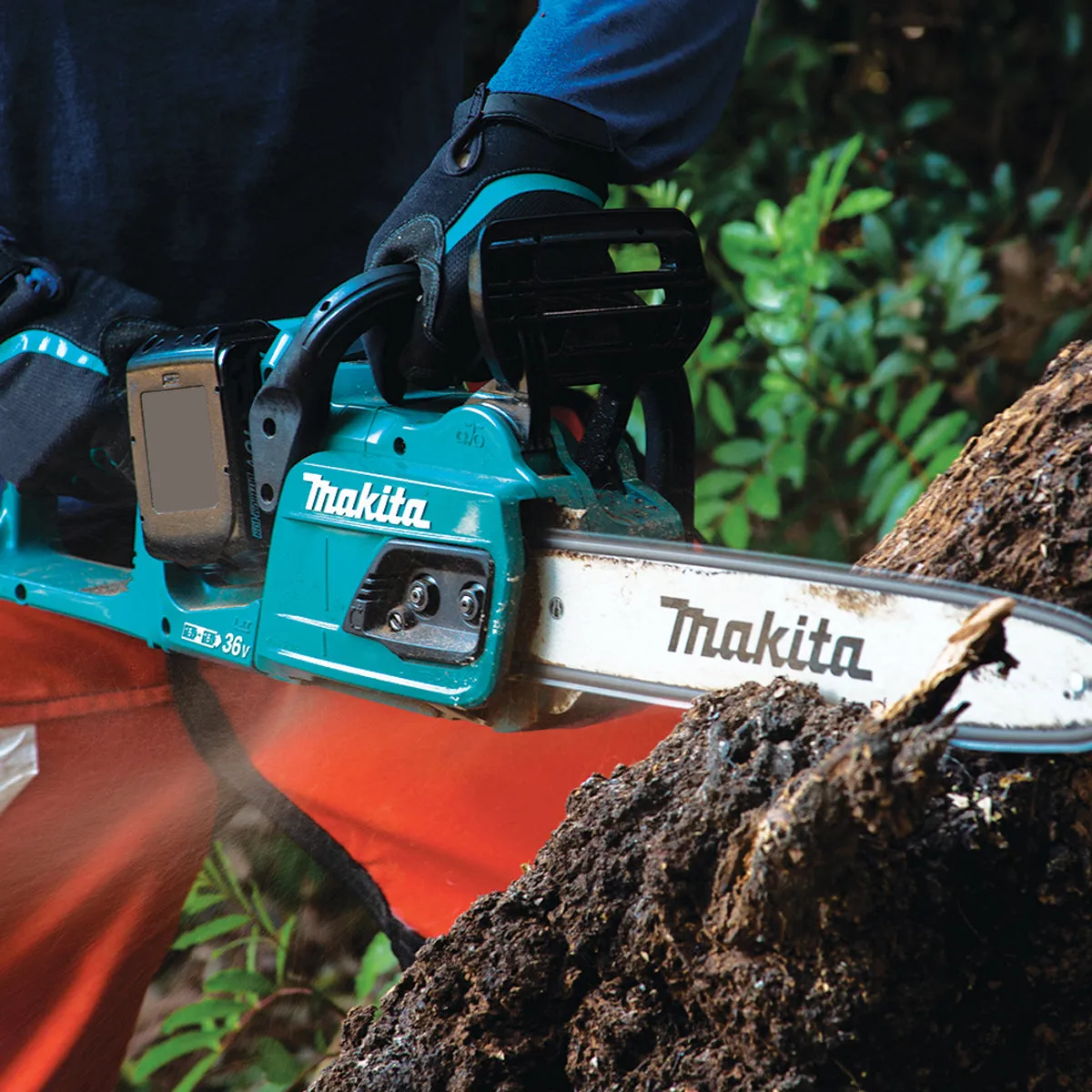 Makita DUC353PT2 36V 35cm Brushless Chainsaw With 2 x 5.0Ah Batteries & Charger